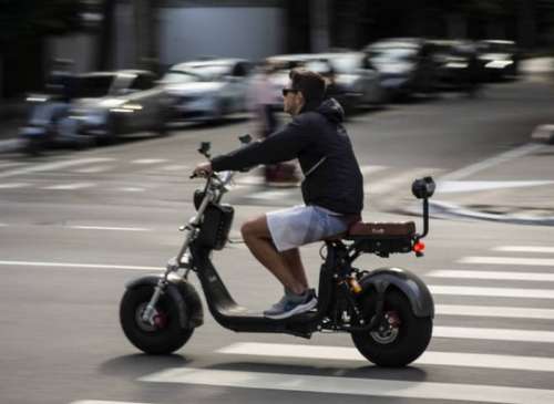 Qual a diferença entre bicicletas, scooters e motos elétricas? Veja como  evitar multas e problemas